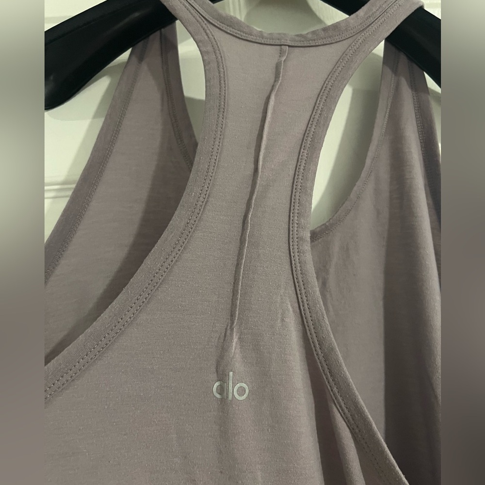 Alo Yoga Women's Motion Tank in Lavender Smoke Dark Purple Size L EUC - Picture 7 of 10